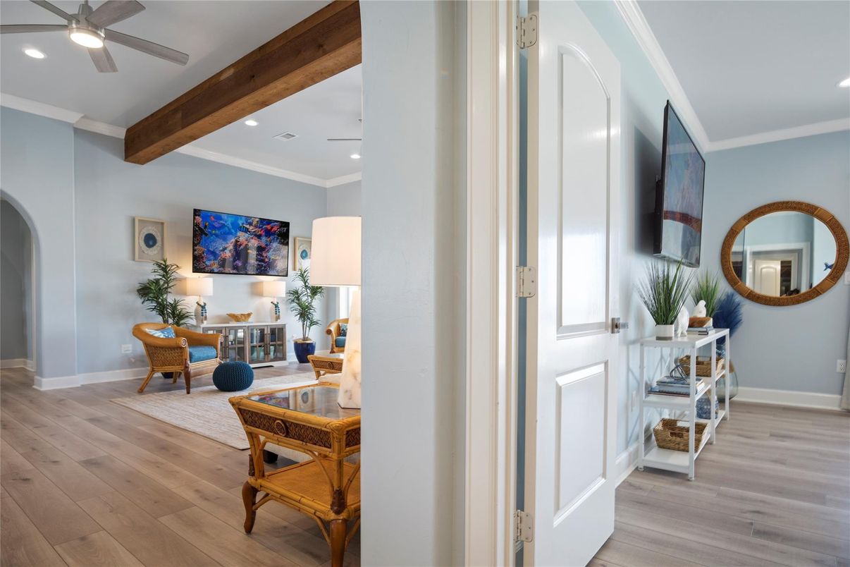 Interior, Living room, Recessed Lighting, Wooden Beams, Wood Texture Flooring