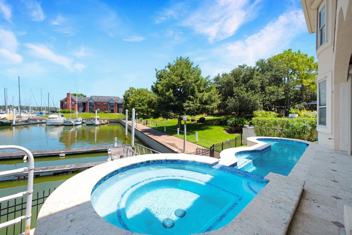 Exterior, Pool, Water