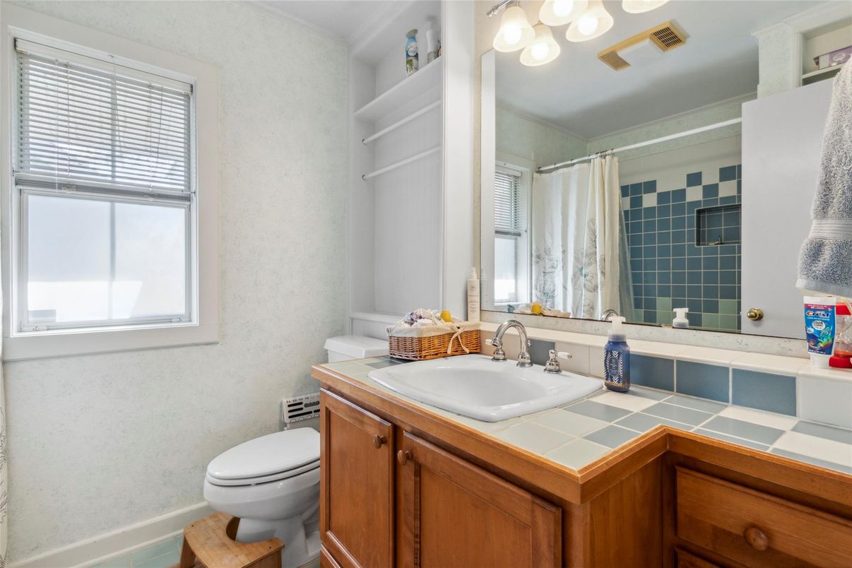 Bathroom, Interior, Tile Countertops