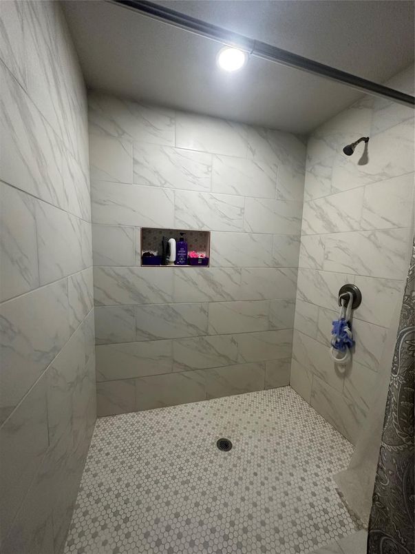 Bathroom, Interior, Marble Walls, Recessed Lighting