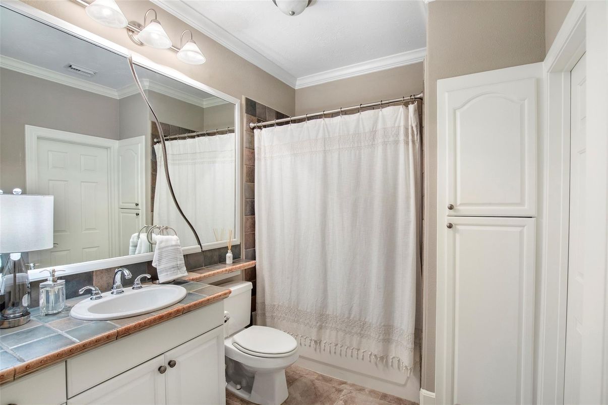 Bathroom, Interior, Tile Countertops