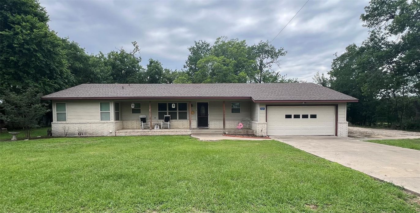 Attached, Backyard, Exterior, Facade, Ranch