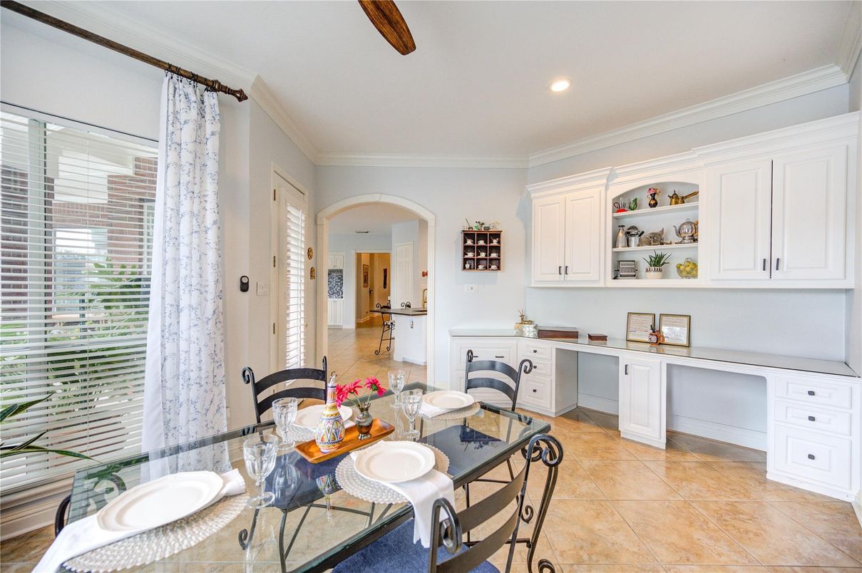 Dining room, Interior, Recessed Lighting