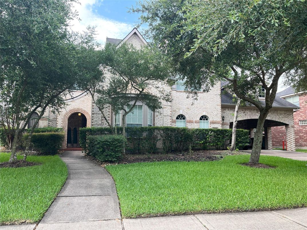 Exterior, Facade, Tudor Revival