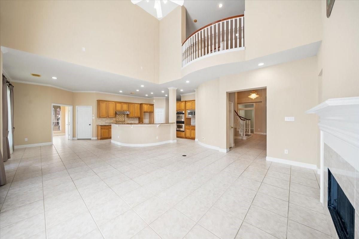 Fireplace, Interior, Kitchen, Recessed Lighting