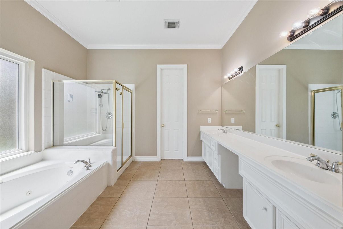 Bathroom, Dual Sink Vanities, Interior
