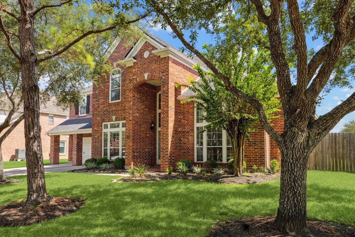 Exterior, Facade, Brick Facade, Brick Traditional