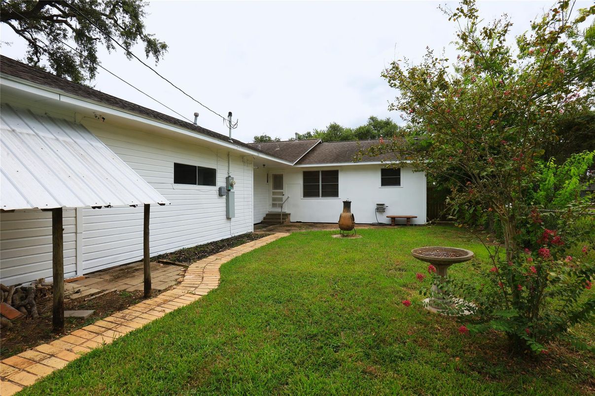 Backyard, Exterior
