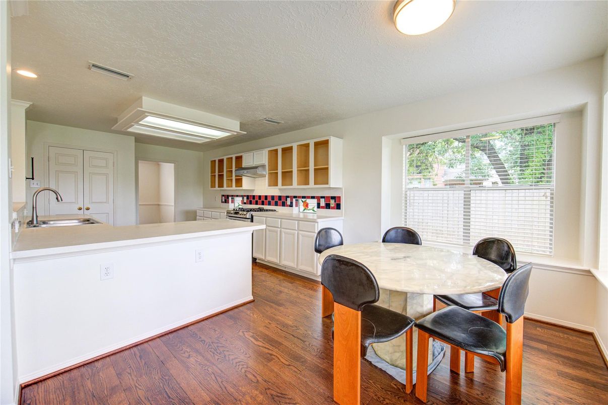 Dining room, Interior, Kitchen, Recessed Lighting, Wood Texture Flooring