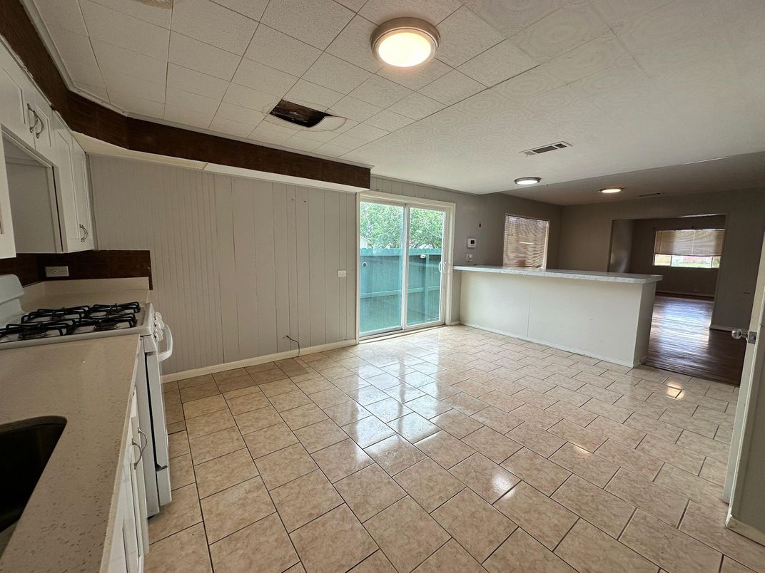 Empty room, Interior, Kitchen, Recessed Lighting