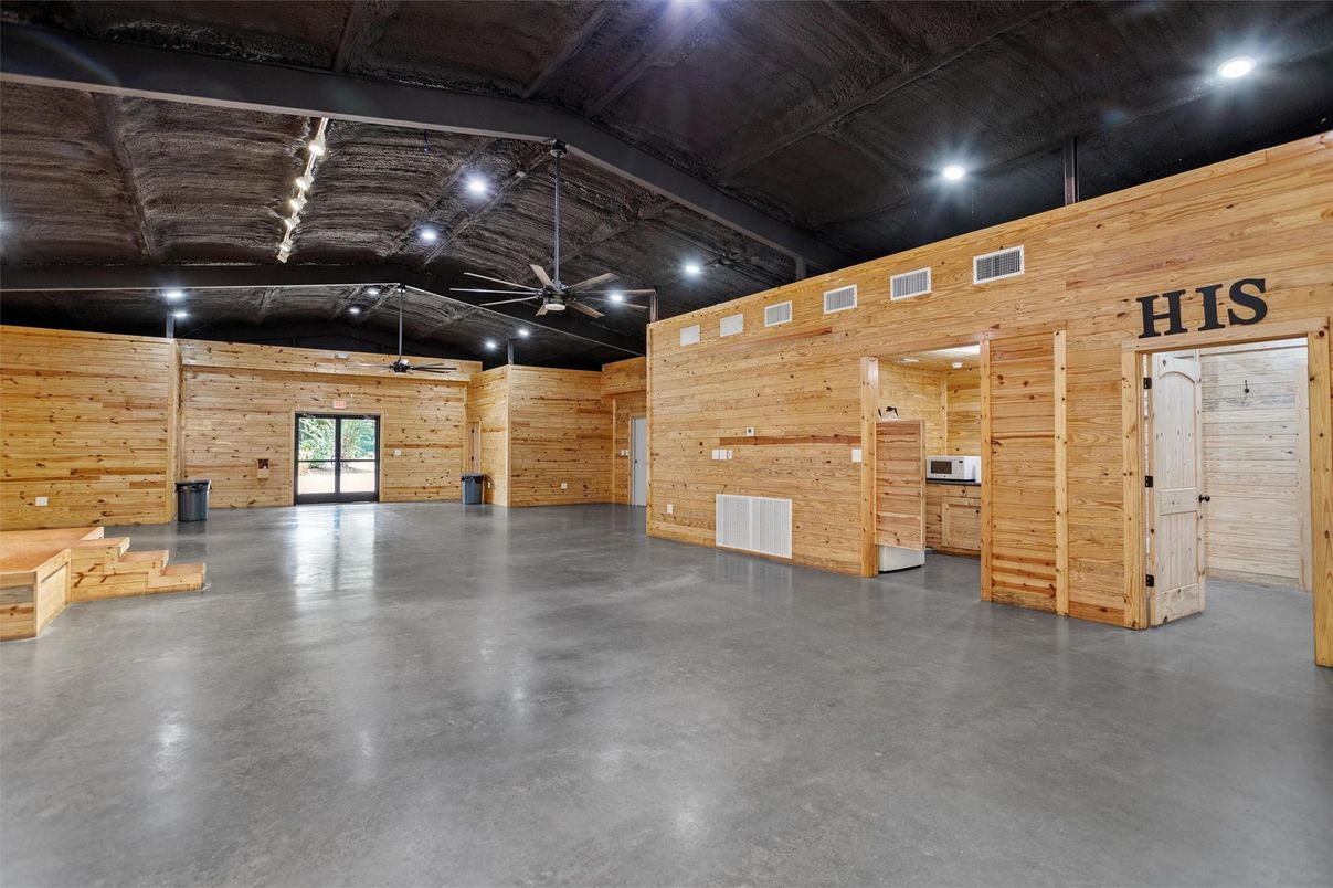 Empty room, Interior, Recessed Lighting, Wooden Walls