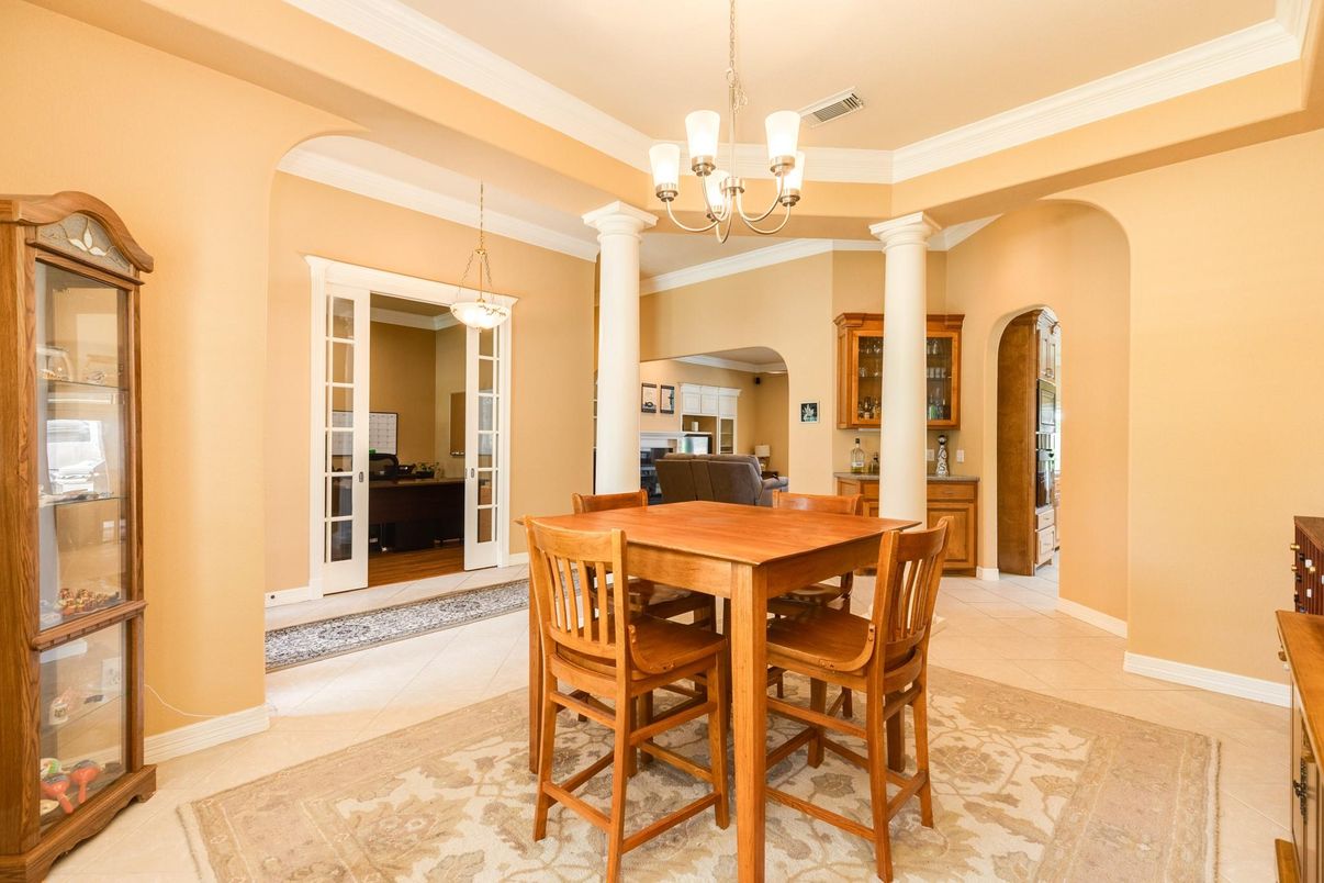 Chandelier, Dining room, Interior, Pendant Lights