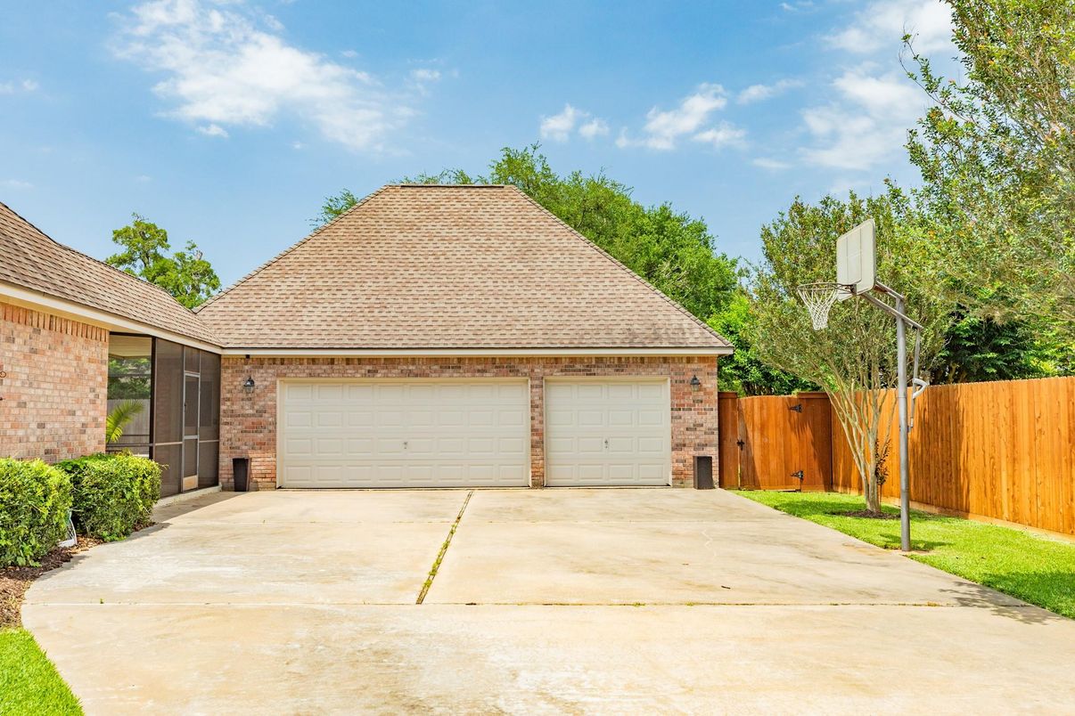 Detached Garage, Exterior