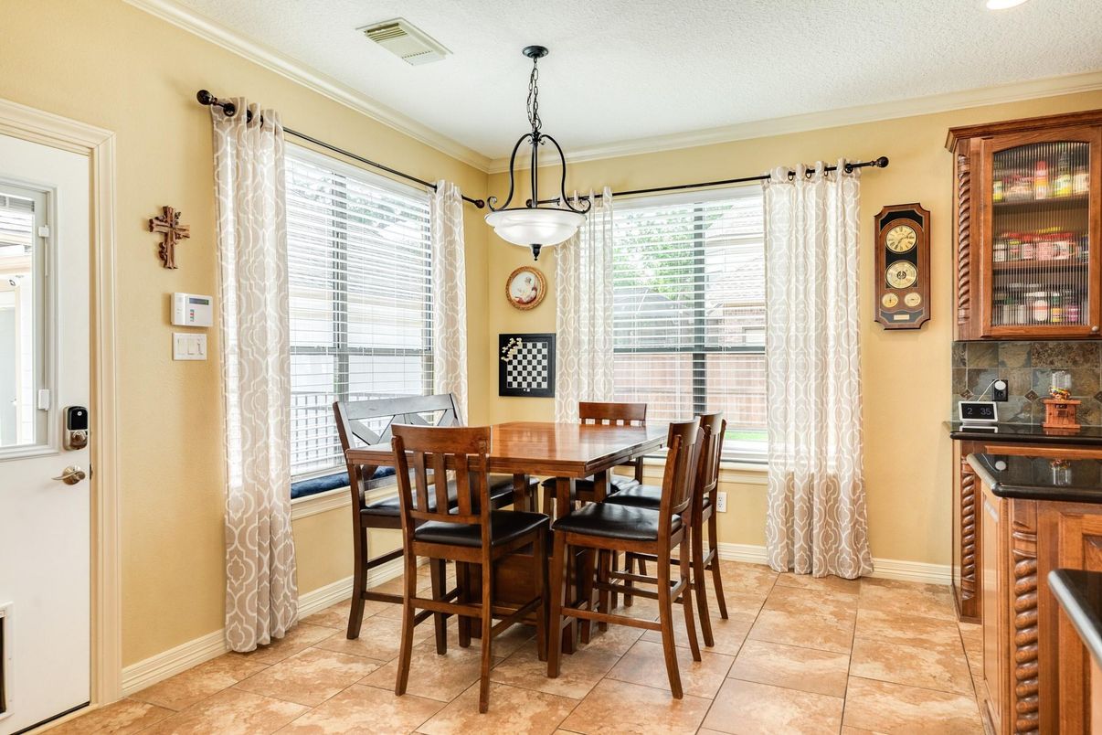 Dining room, Interior, Pendant Lights, Recessed Lighting