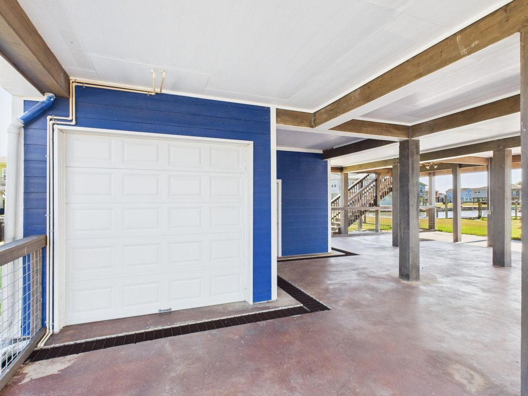 Detached Garage, Exterior