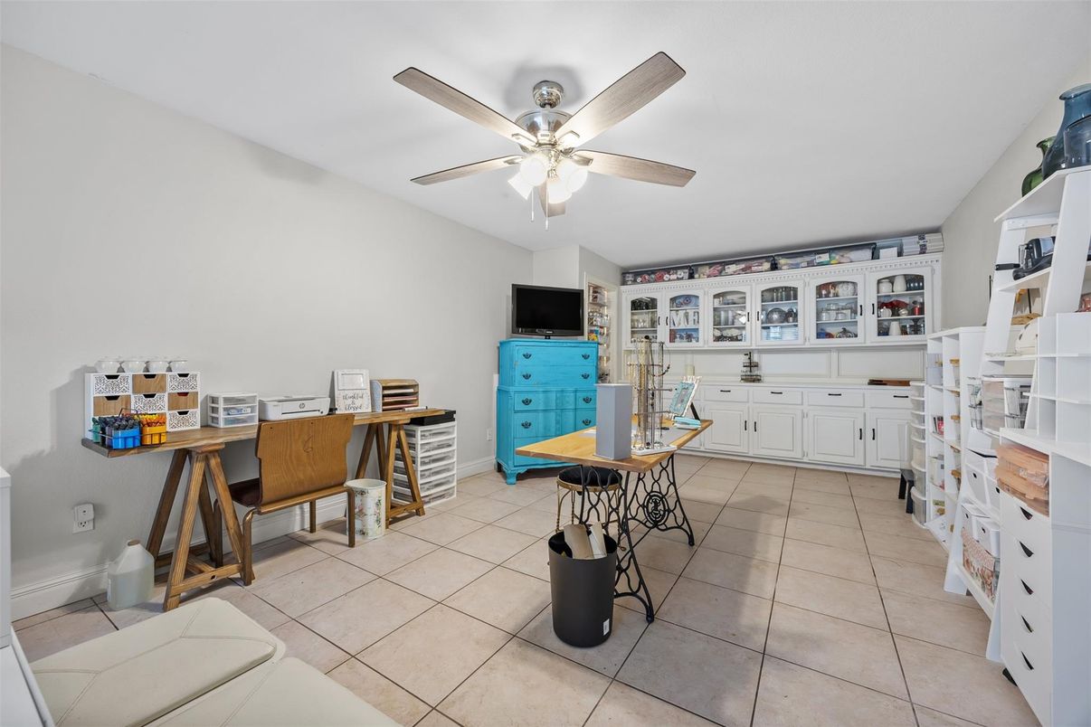 Home Office, Interior