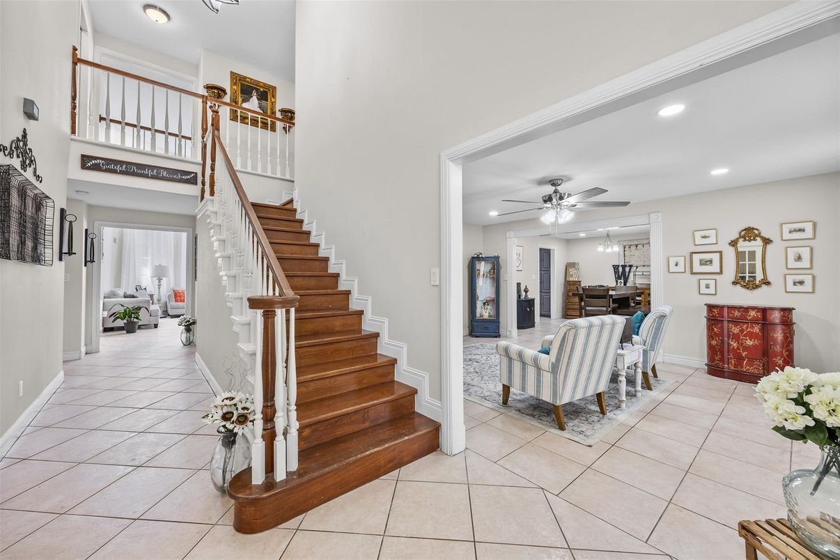 Dining room, Interior, Recessed Lighting