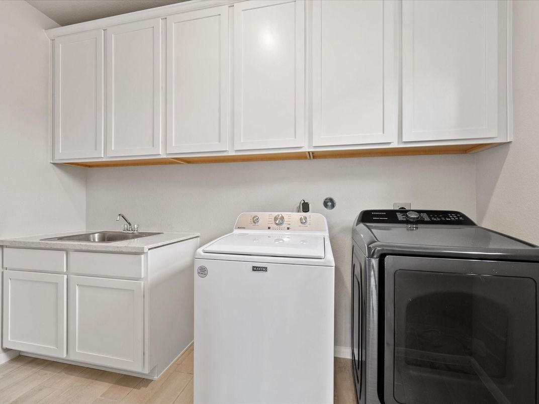 Interior, Washer, Wood Texture Flooring