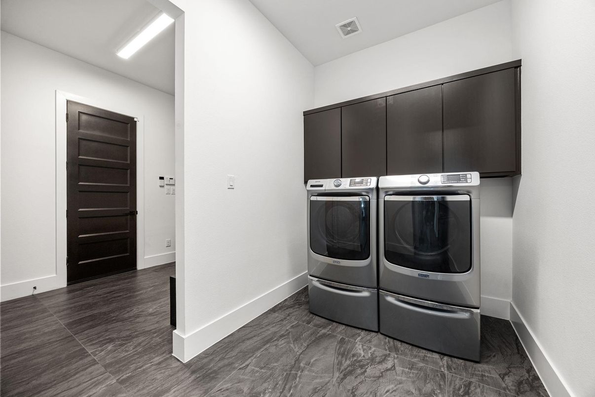 Interior, Washer, Wood Texture Flooring