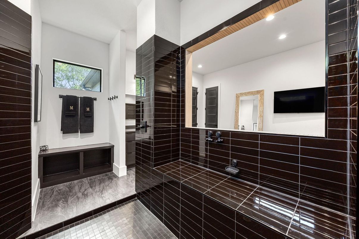 Bathroom, Interior, Recessed Lighting