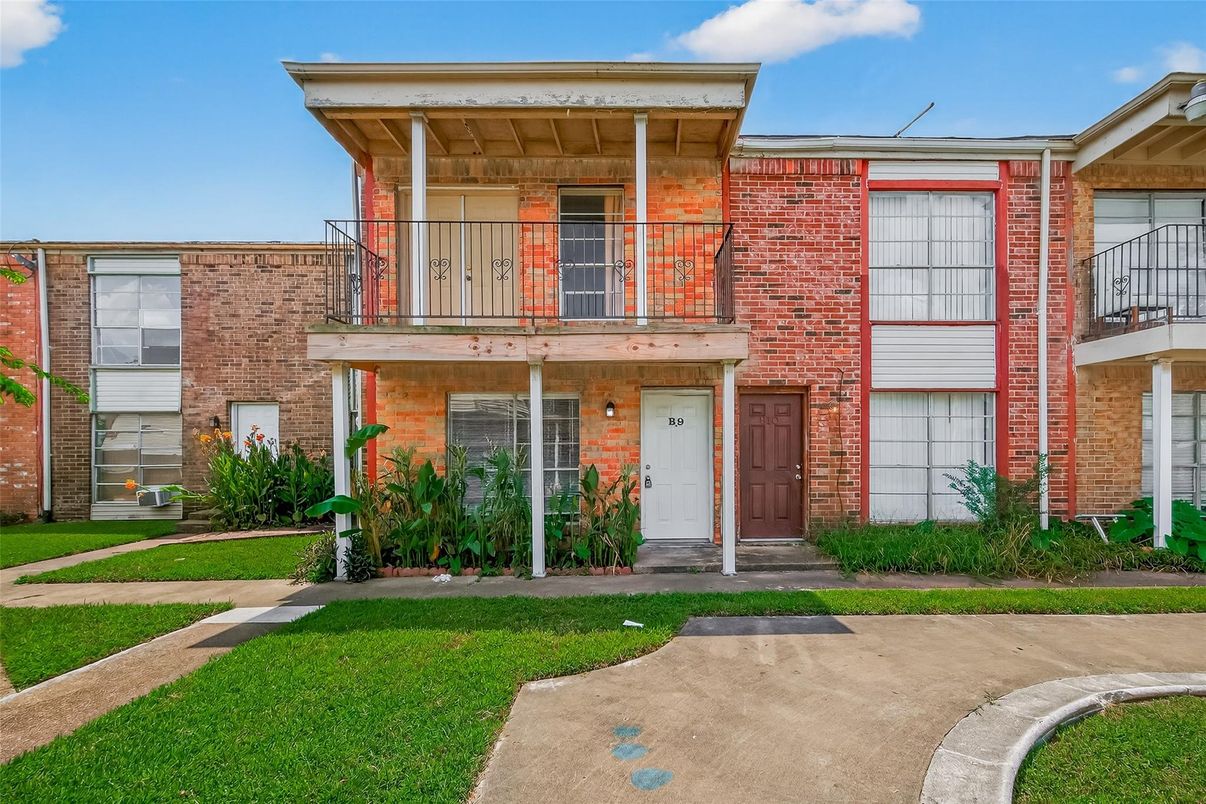 Exterior, Facade, Brick Facade, Modern