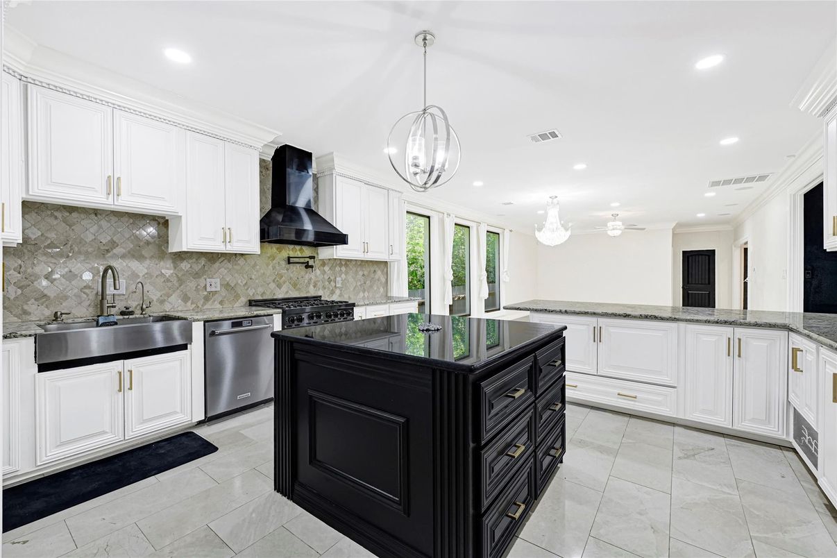 Interior, Kitchen, Pendant Lights, Recessed Lighting, Stainless Steel Appliances