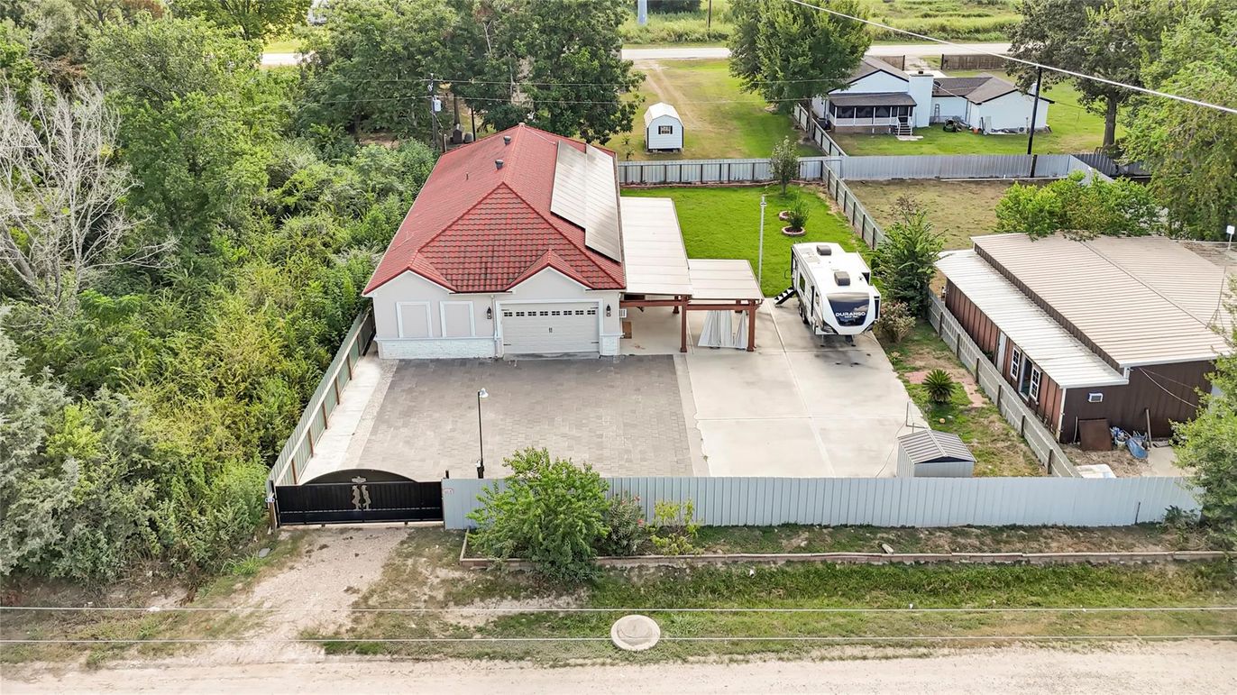 Exterior, Drone