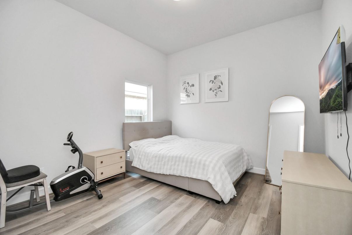 Bedroom, Fitness Equipment, Interior, Wood Texture Flooring