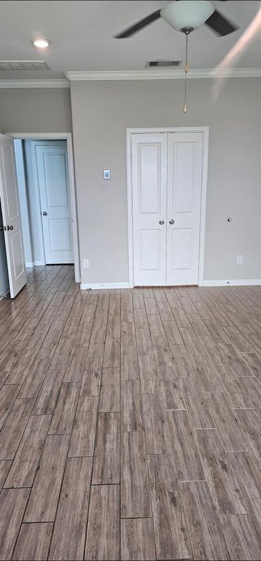 Empty room, Interior, Recessed Lighting, Wood Texture Flooring