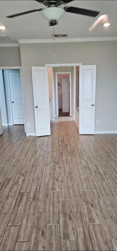 Empty room, Interior, Recessed Lighting, Wood Texture Flooring