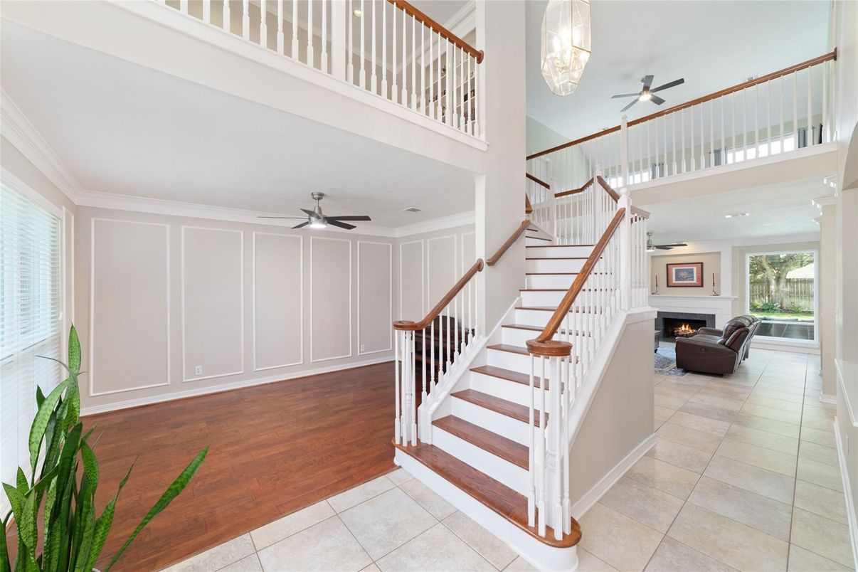 Chandelier, Fireplace, Interior, Wood Texture Flooring