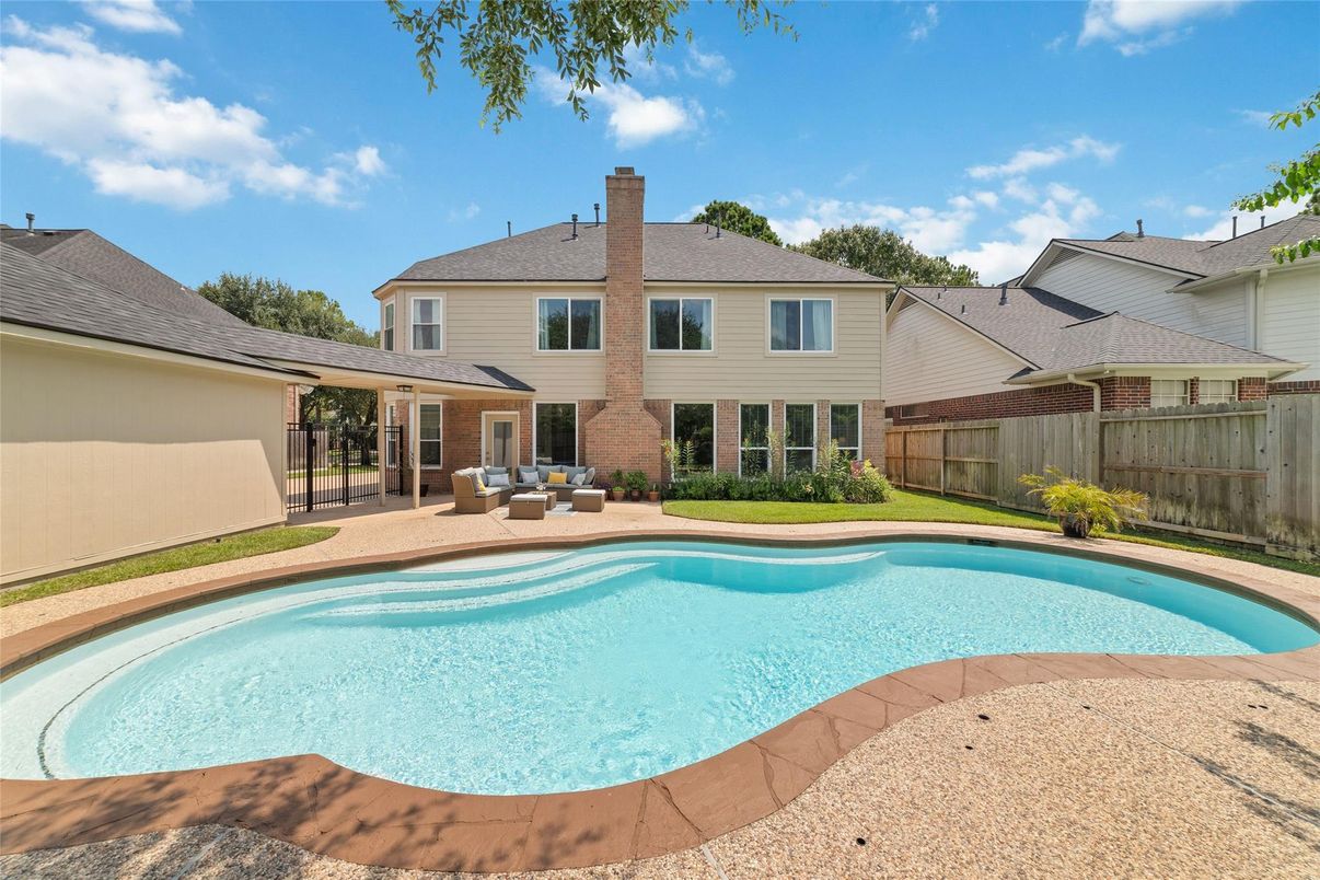 Exterior, Pool