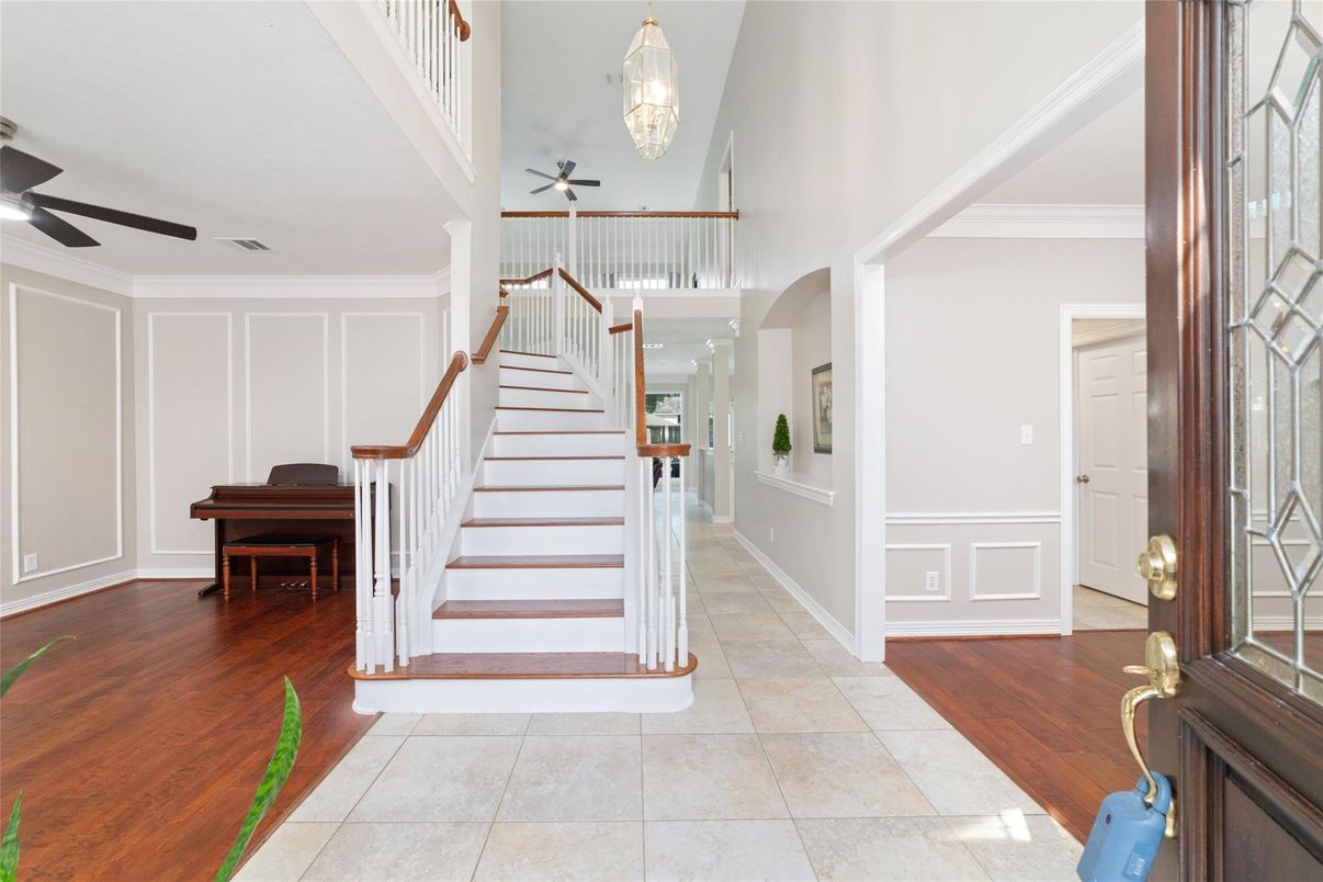 Chandelier, Interior, Pendant Lights, Piano, Wood Texture Flooring