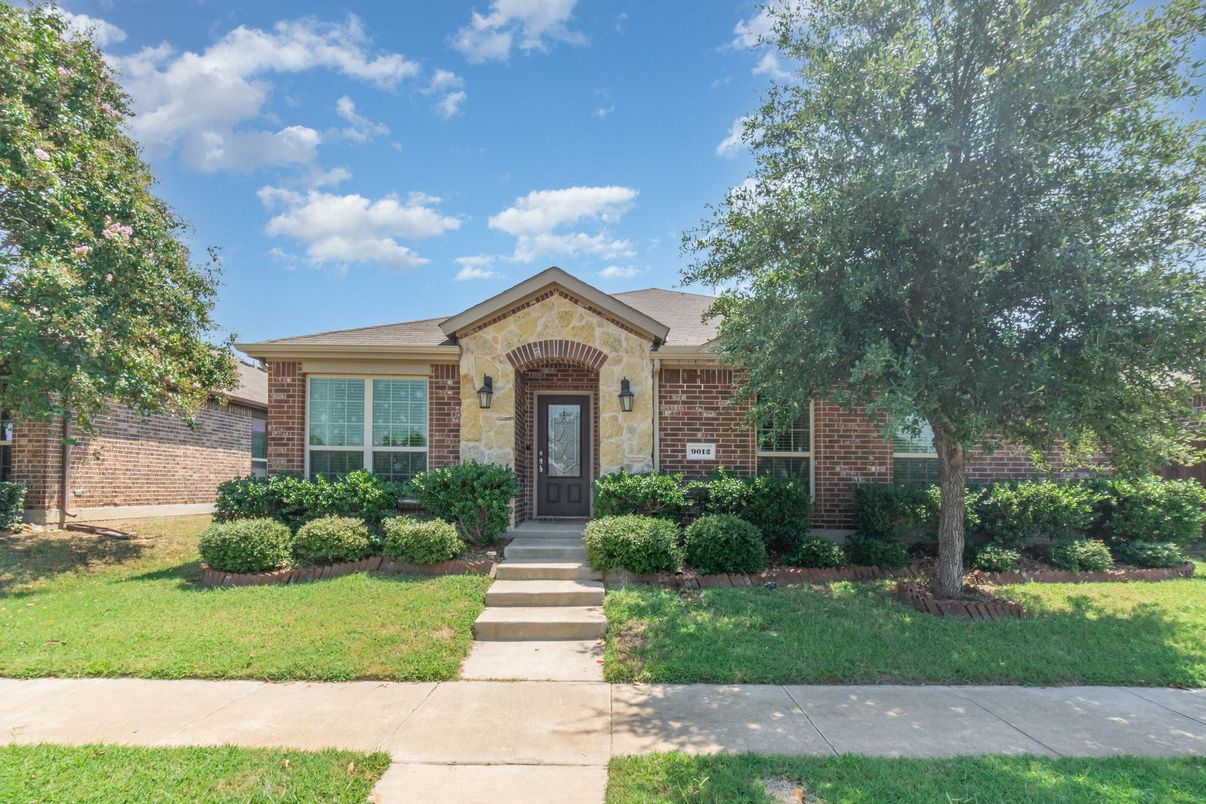 Exterior, Facade, Brick Facade, Ranch