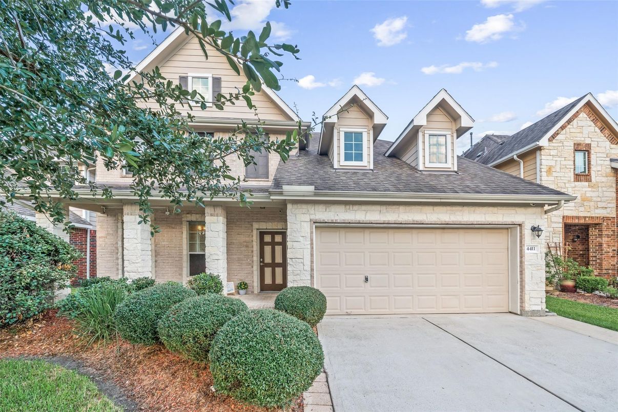 Attached, Exterior, Facade, Brick Facade, Brick Traditional