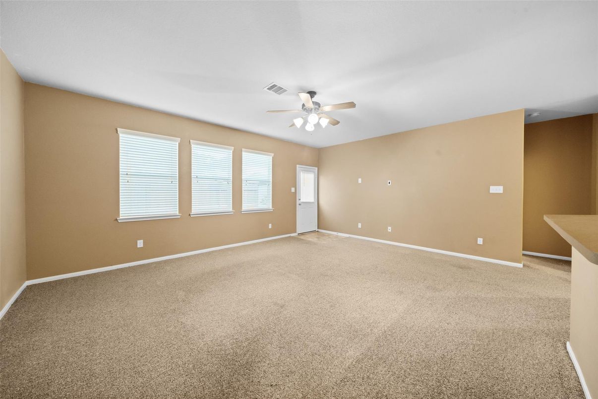 Empty room, Interior