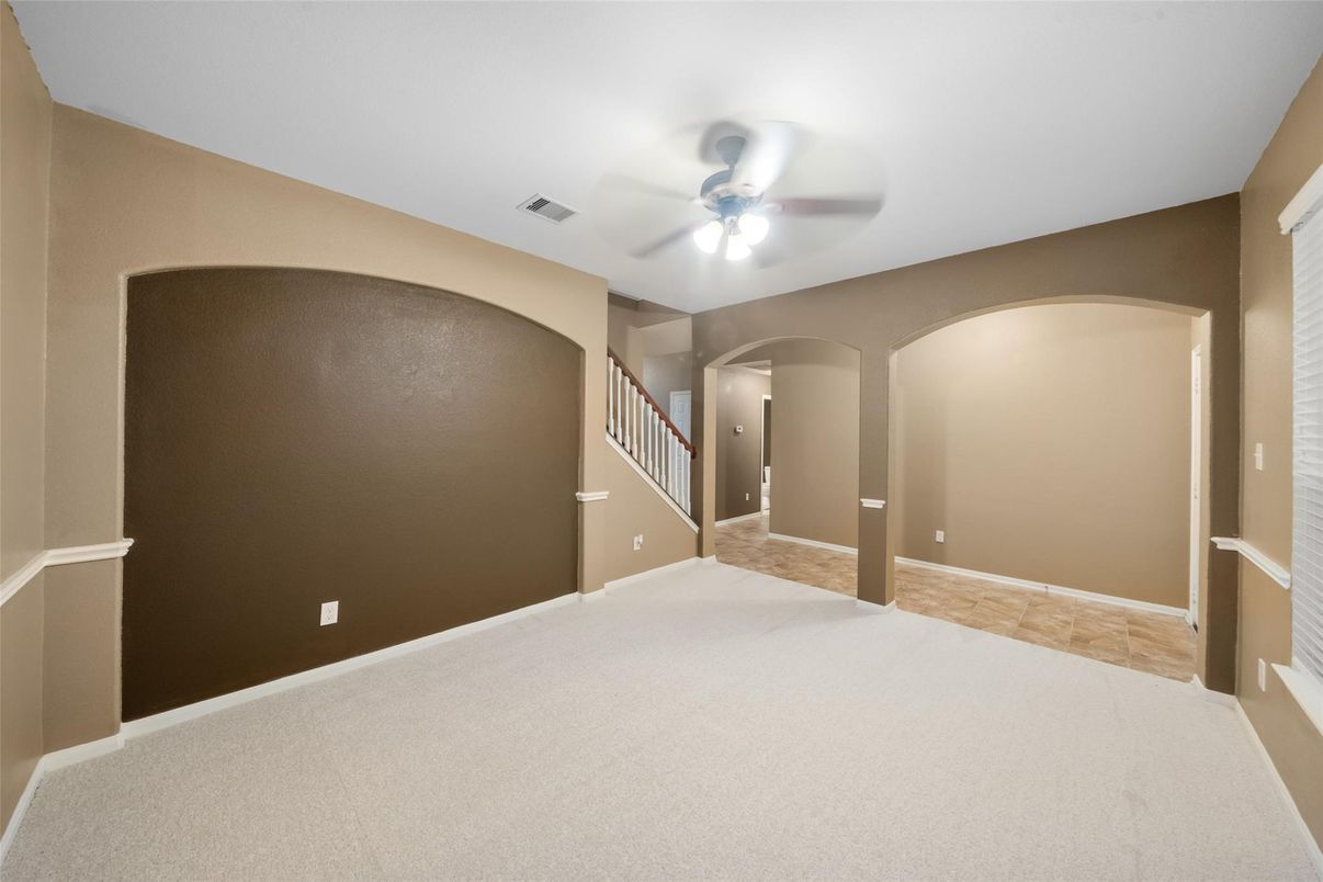 Empty room, Interior