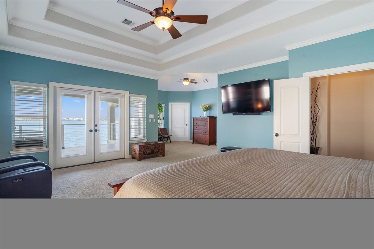Bedroom, Interior, Water