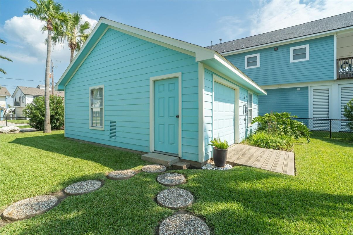 Backyard, Exterior