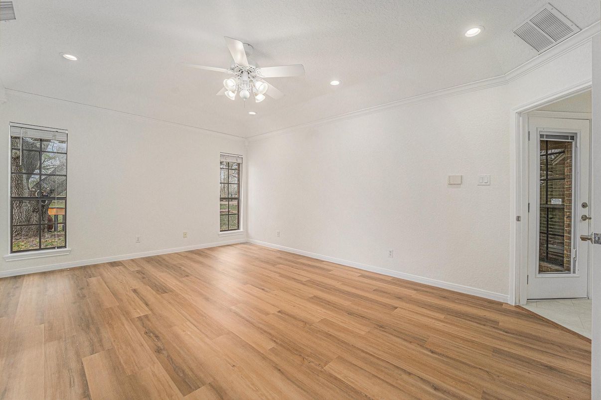 Empty room, Interior, Recessed Lighting, Wood Texture Flooring
