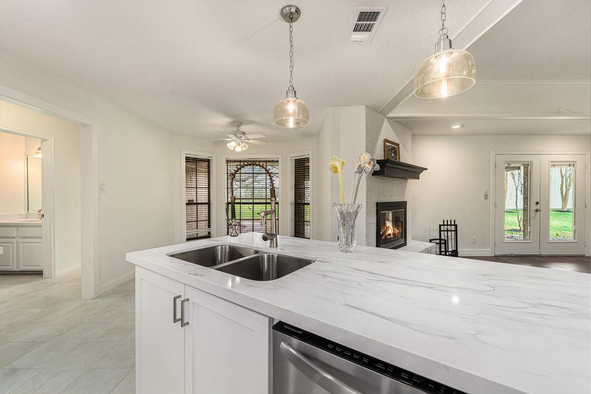 Fireplace, Interior, Kitchen, Pendant Lights, Recessed Lighting