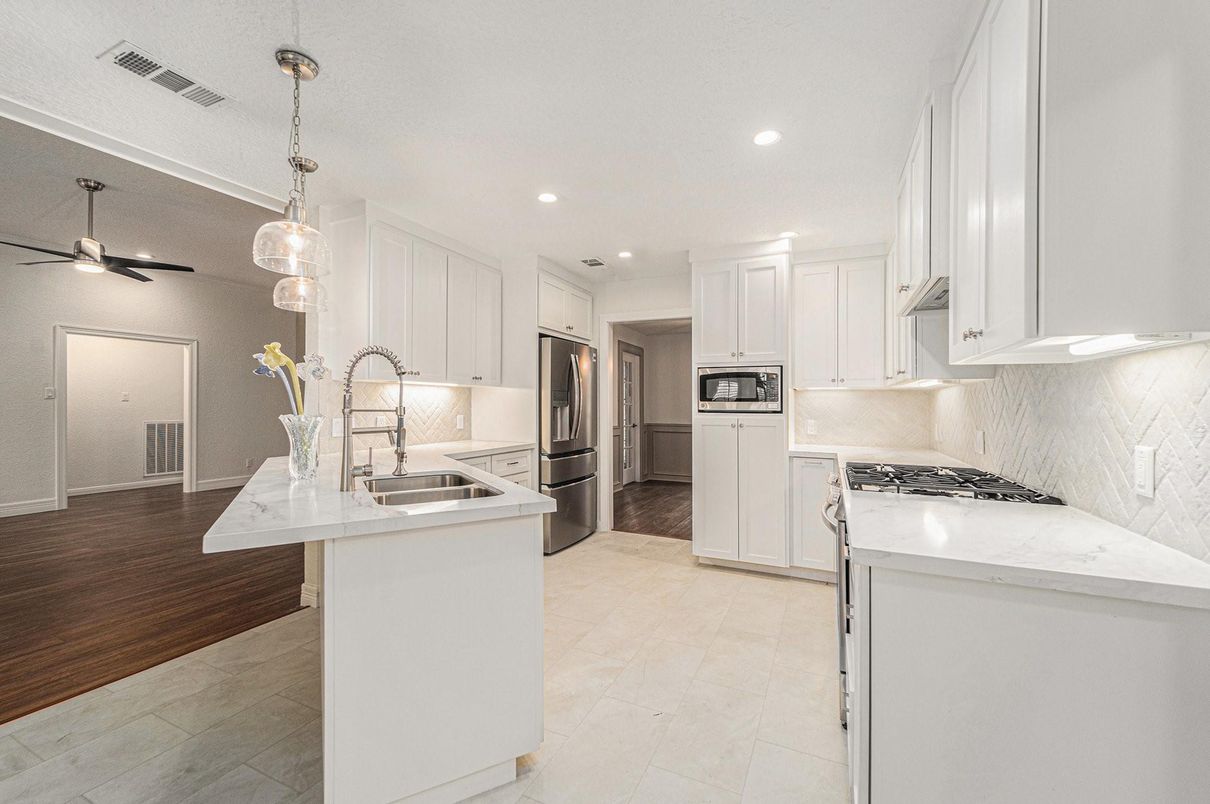 Interior, Kitchen, Pendant Lights, Recessed Lighting, Wood Texture Flooring