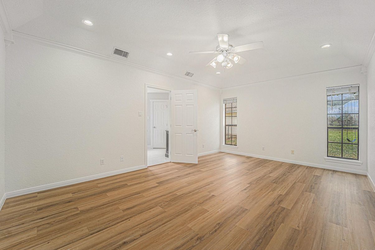 Empty room, Interior, Recessed Lighting, Wood Texture Flooring