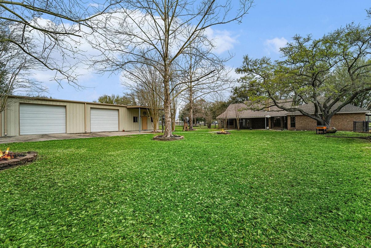 Backyard, Detached Garage, Exterior