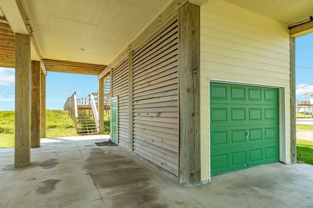 Detached Garage, Exterior
