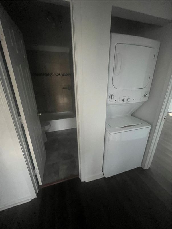 Interior, Utility Closets, Washer, Wood Texture Flooring