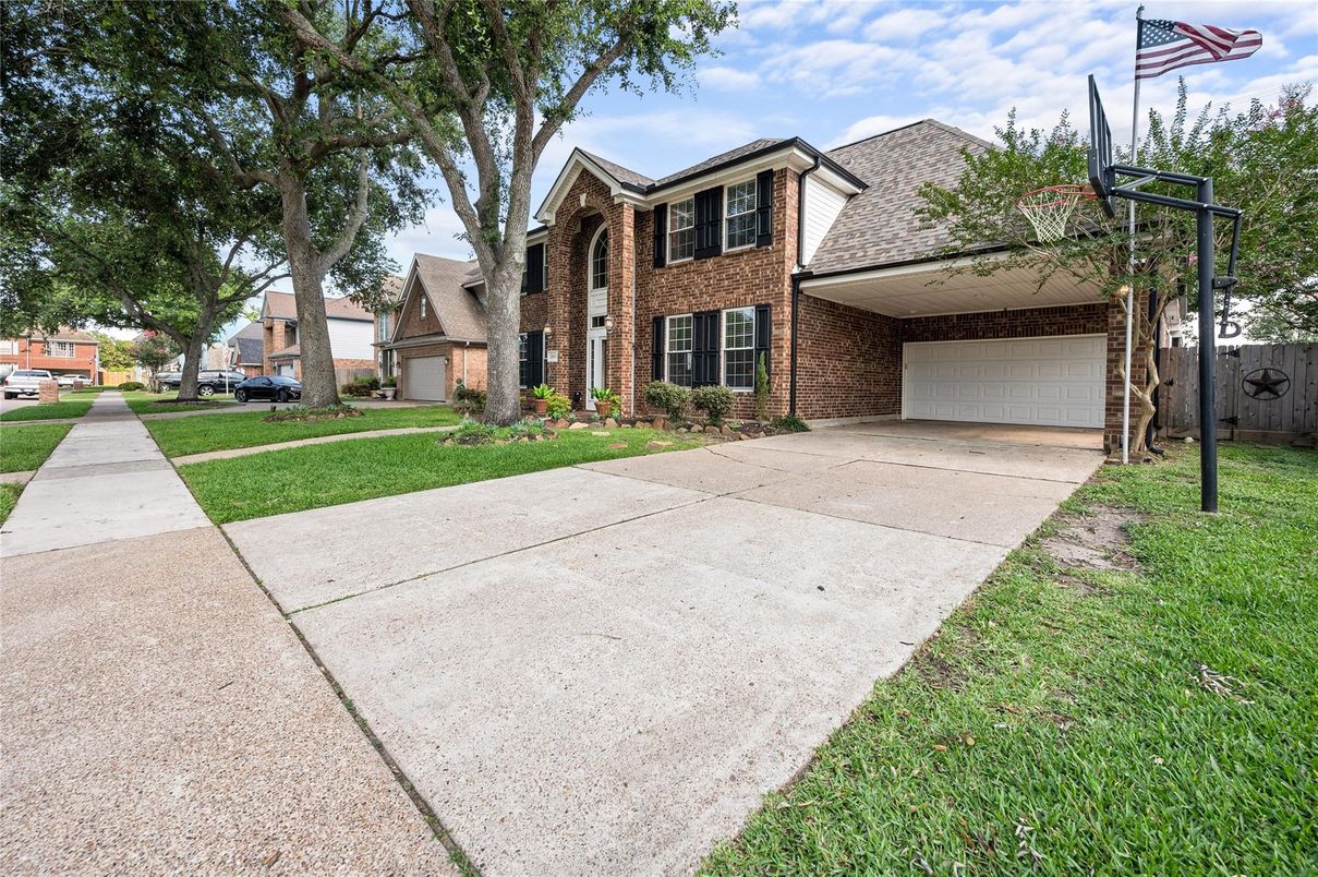 Attached, Exterior, Facade, Brick Facade, Brick Traditional