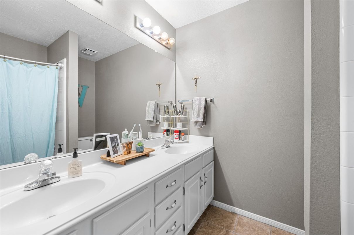 Bathroom, Dual Sink Vanities, Interior