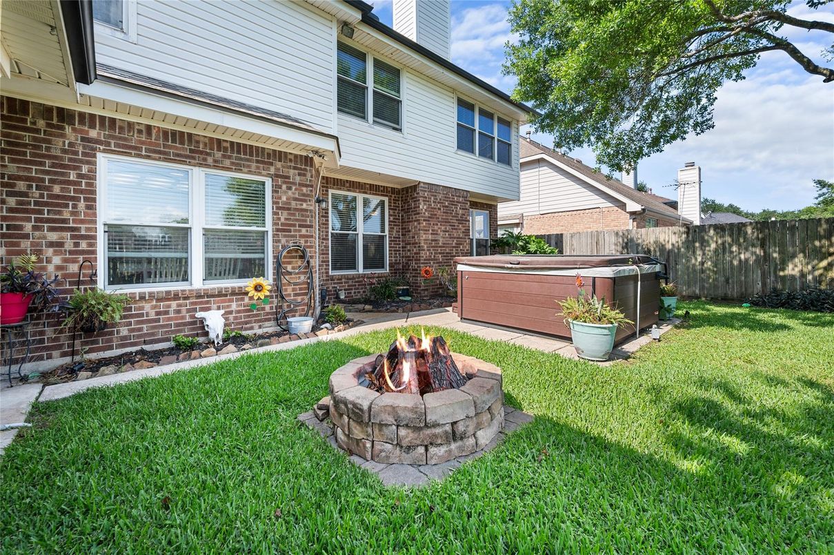 Backyard, Exterior, Hot Tub