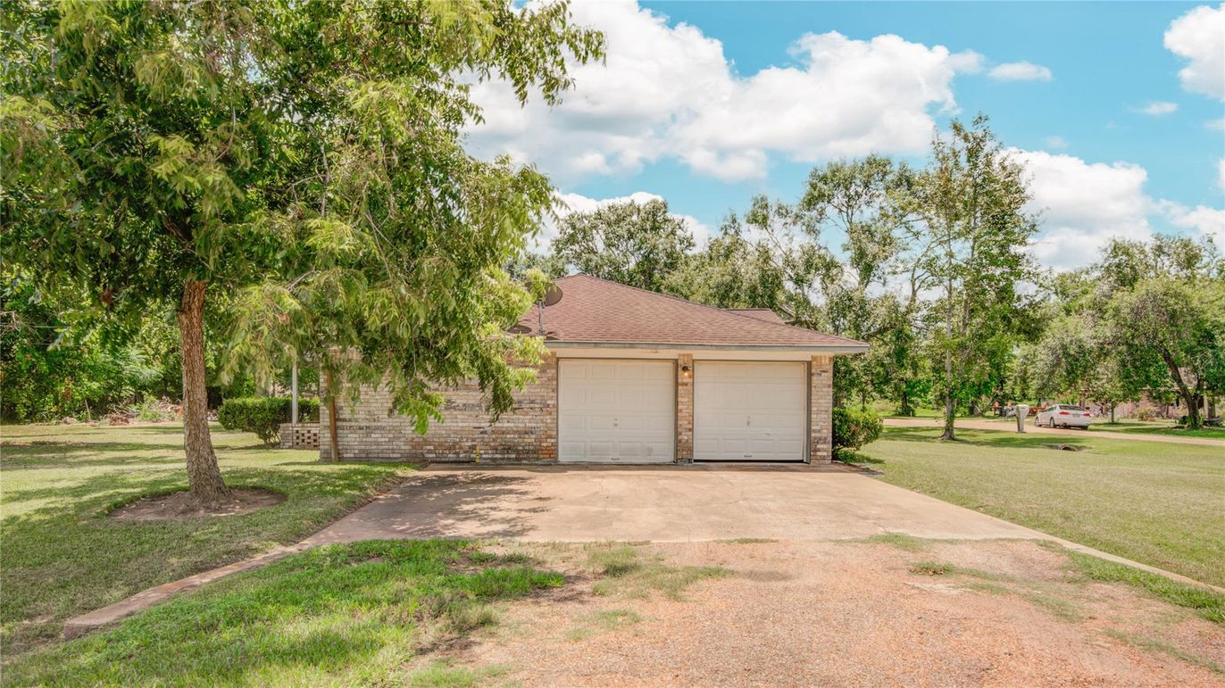 Backyard, Detached Garage, Exterior
